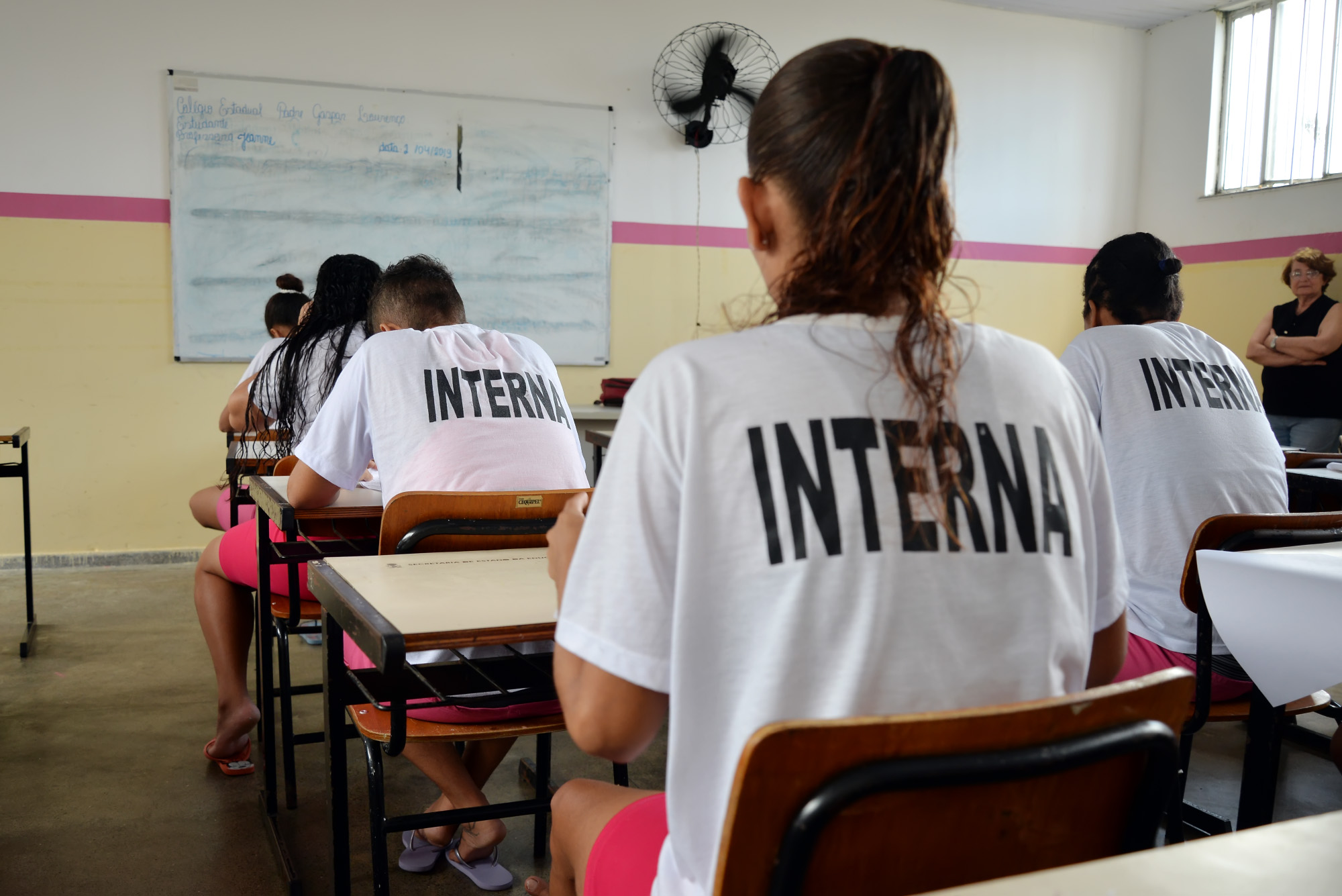 Governo de Sergipe aplica primeira etapa do exame supletivo para internas do Presídio Feminino