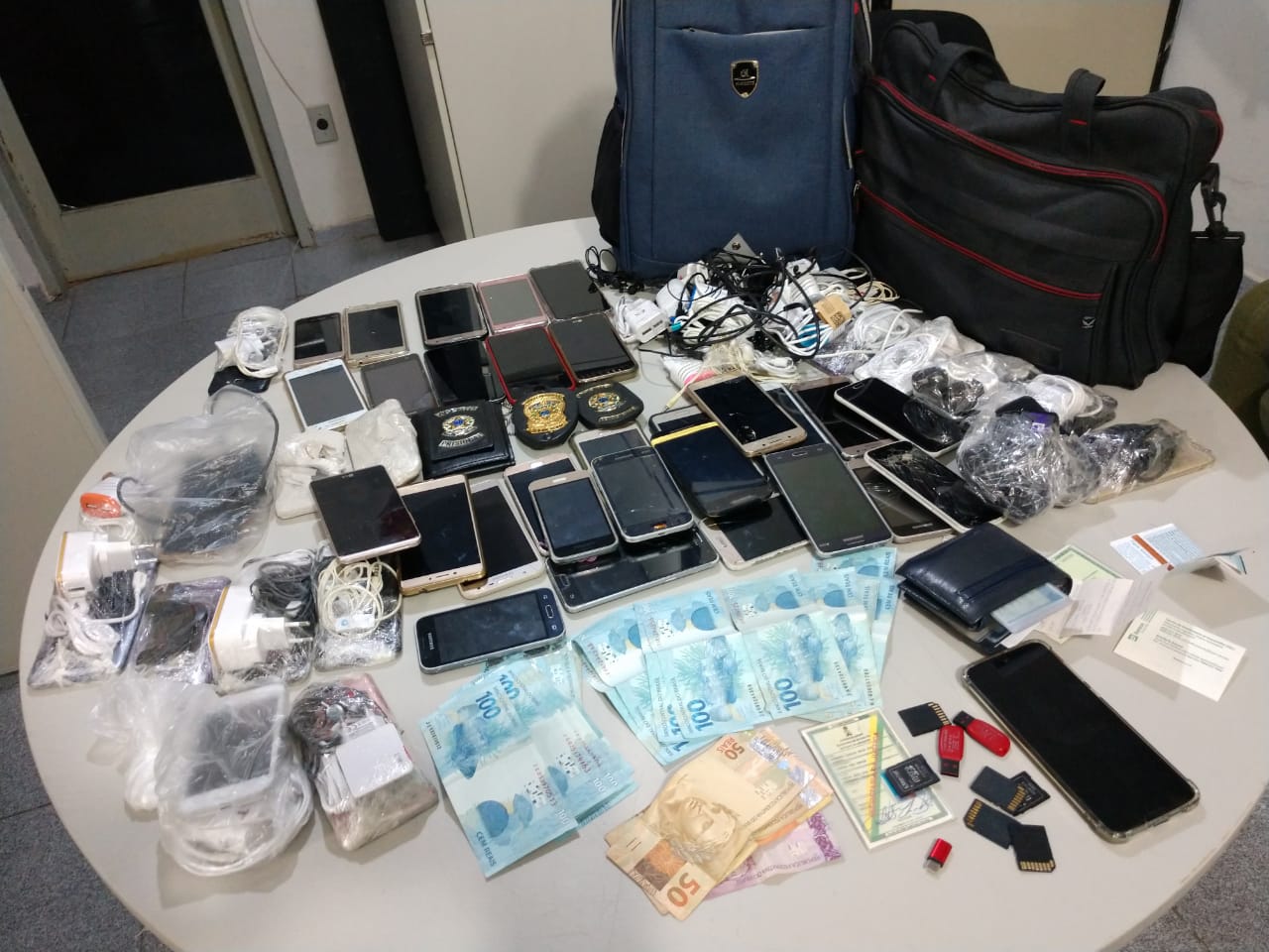 Investigação do Desipe prende em flagrante servidor administrativo que tentava entrar com 47 celulares no Copemcan