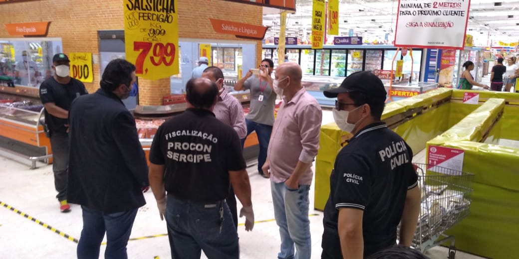 PC e Procons realizam fiscalizações em Aracaju, Pirambu e Socorro