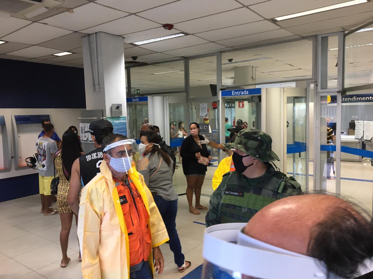 Procon/SE, PM e Defesa Civil fiscalizam agências bancárias na capital