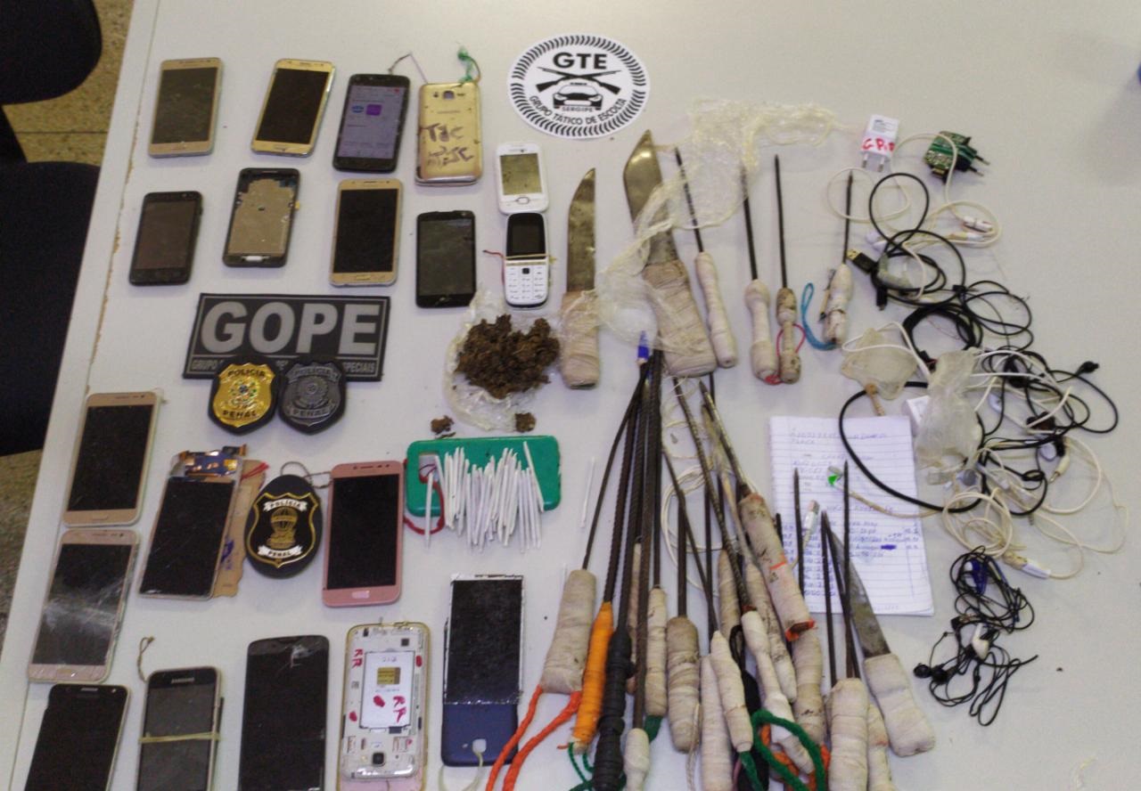 Operação no Copemcan apreende celulares e outros materiais