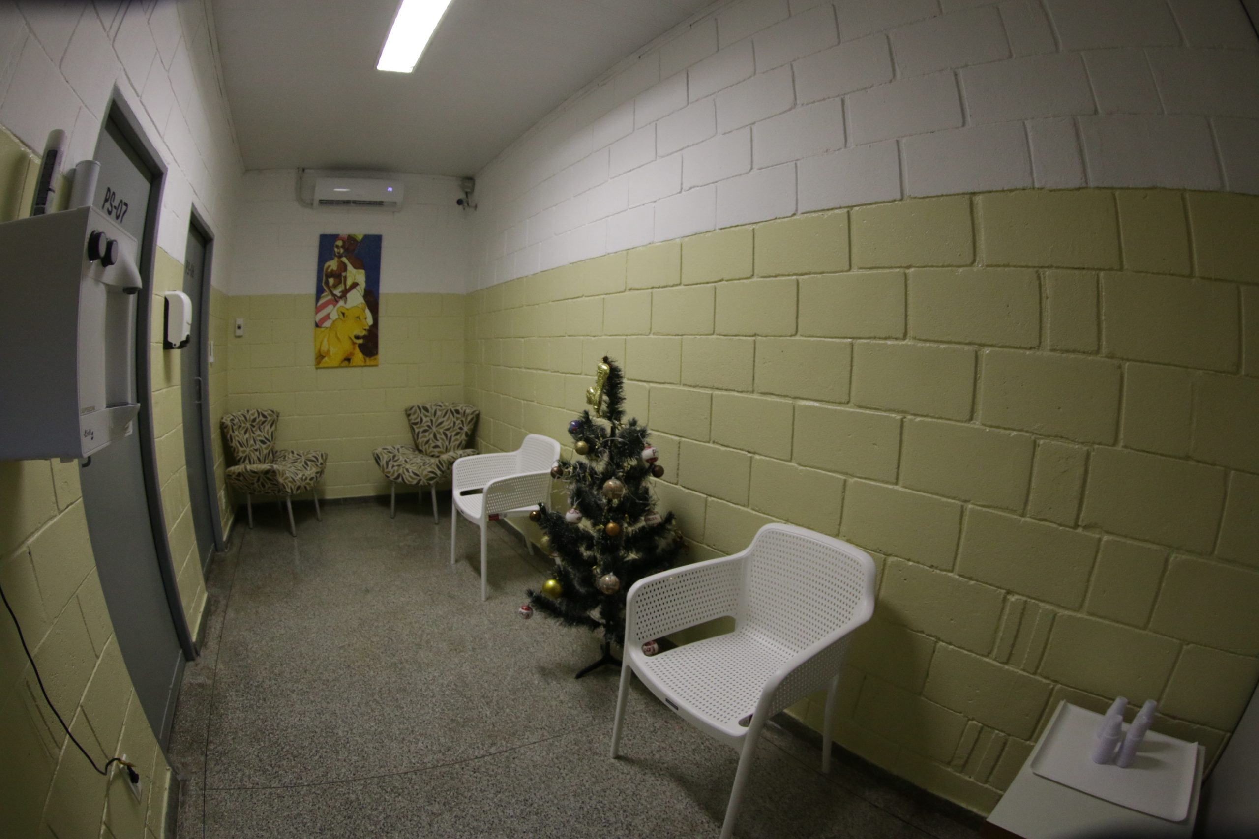 Sejuc inaugura sala de espera para os advogados em atendimento aos internos no Compajaf