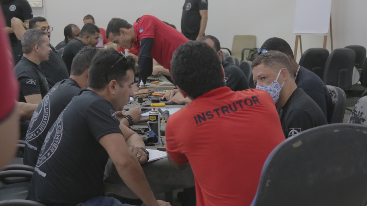 Em parceria com empresa de manutenção de armamentos, Egesp realiza curso de formação de armeiro para polícias penais