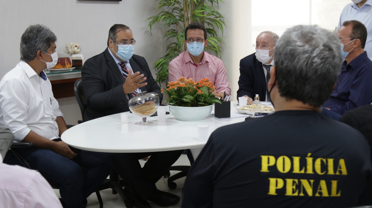 Governo entrega proposta de emenda à Constituição que cria Polícia Penal em Sergipe