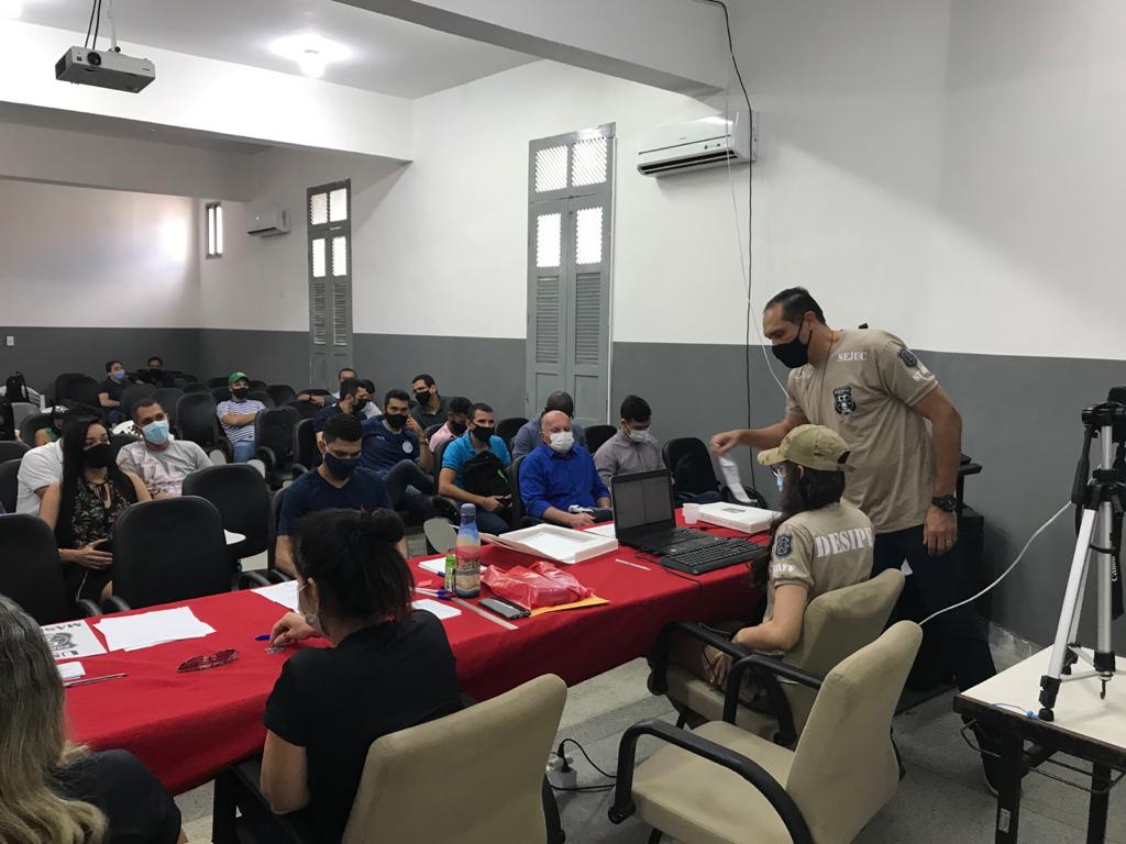 Novos servidores públicos aprovados no concurso para Guarda Prisional assinam termo de posse