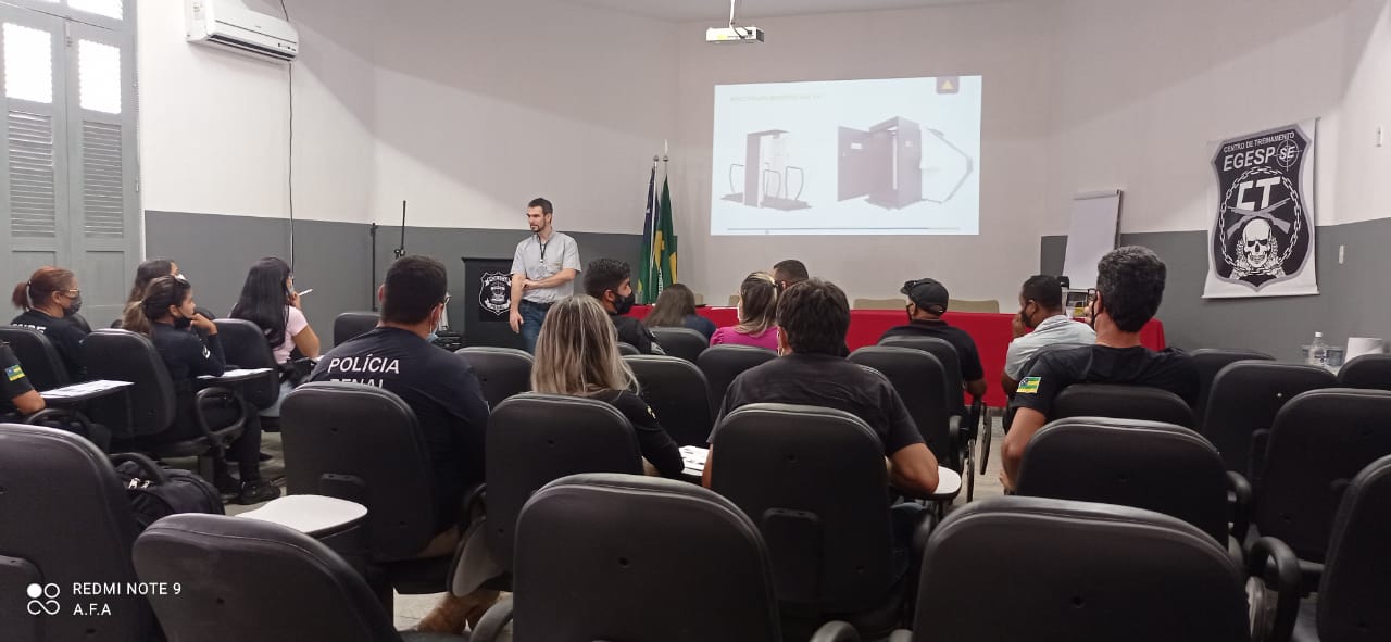 Policiais penais recebem treinamento sobre novo equipamento de bodyscan doado a SE