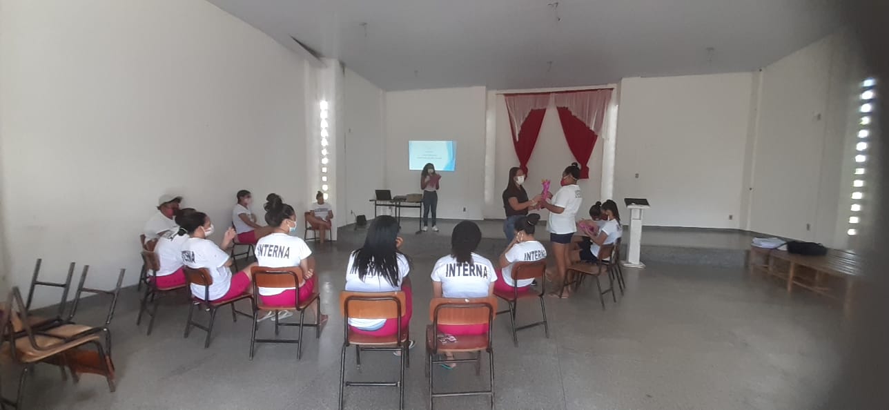 Prefem recebe roda de conversa com educandas e inicia curso profissionalizante de depilação