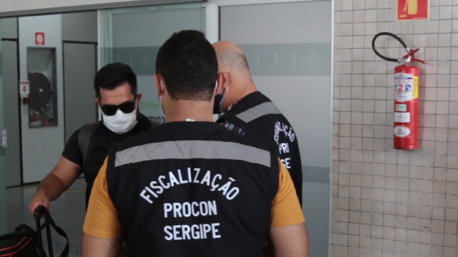 Procon/SE e Setur realizam ação voltada para turistas no Dia do Consumidor