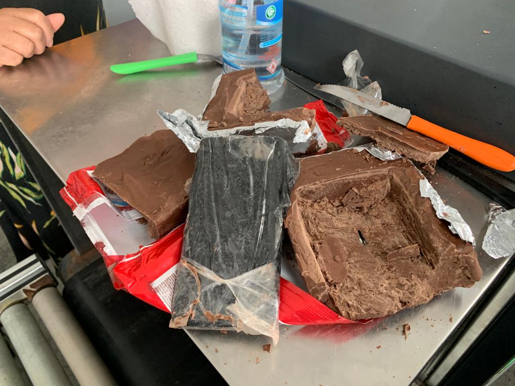 Mulher é presa tentando entrar com tela de celular no Premabas