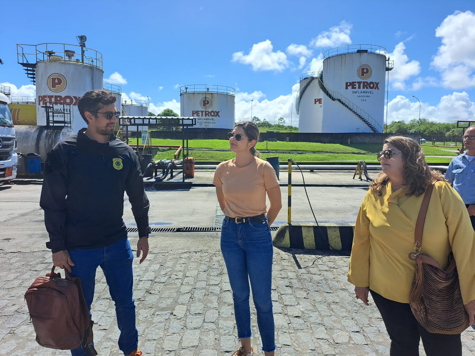 Força-Tarefa com o Procon Sergipe fiscaliza distribuidora de combustíveis na Grande Aracaju