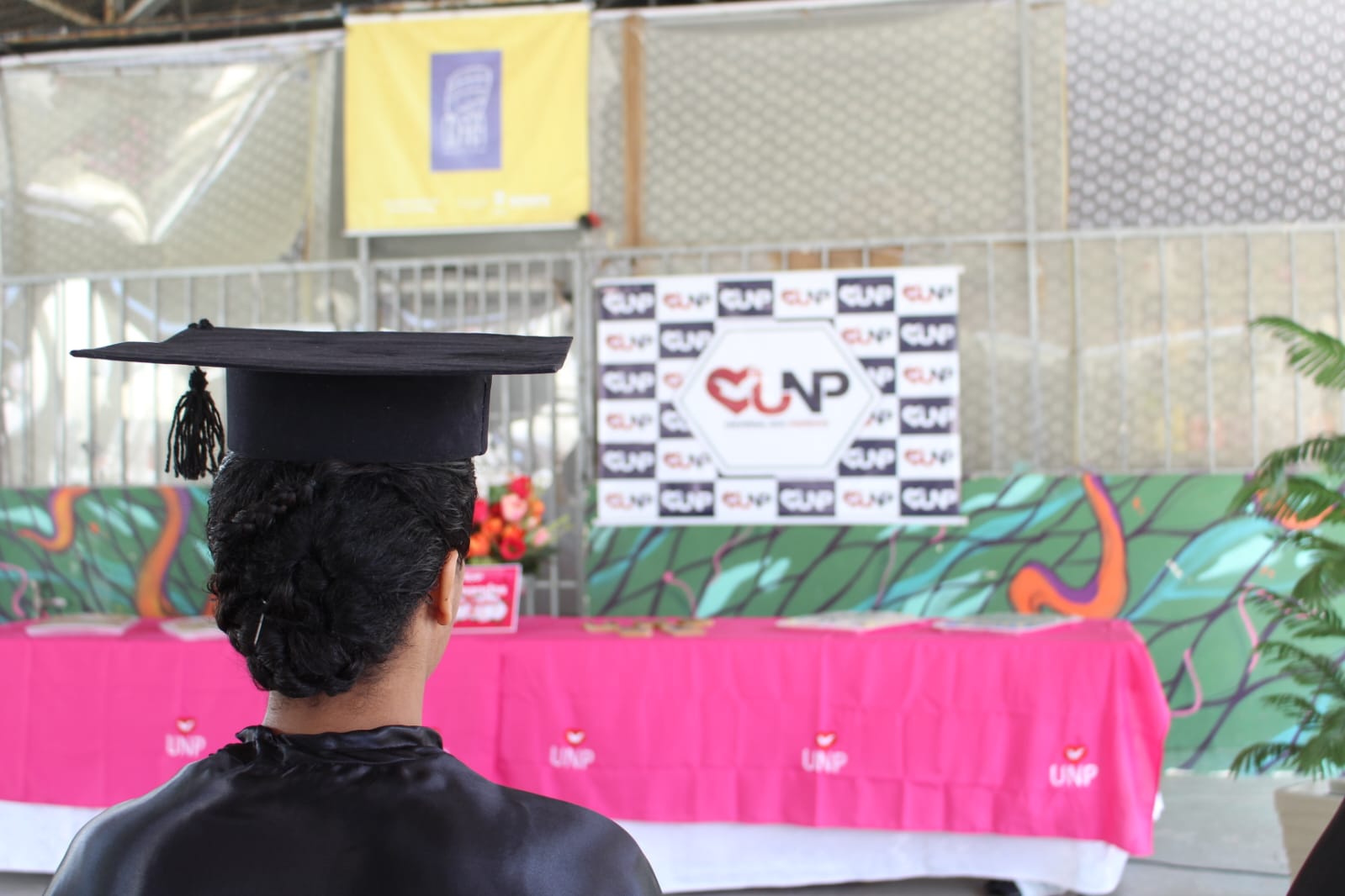 Internas do Prefem recebem certificado de designer de sobrancelhas