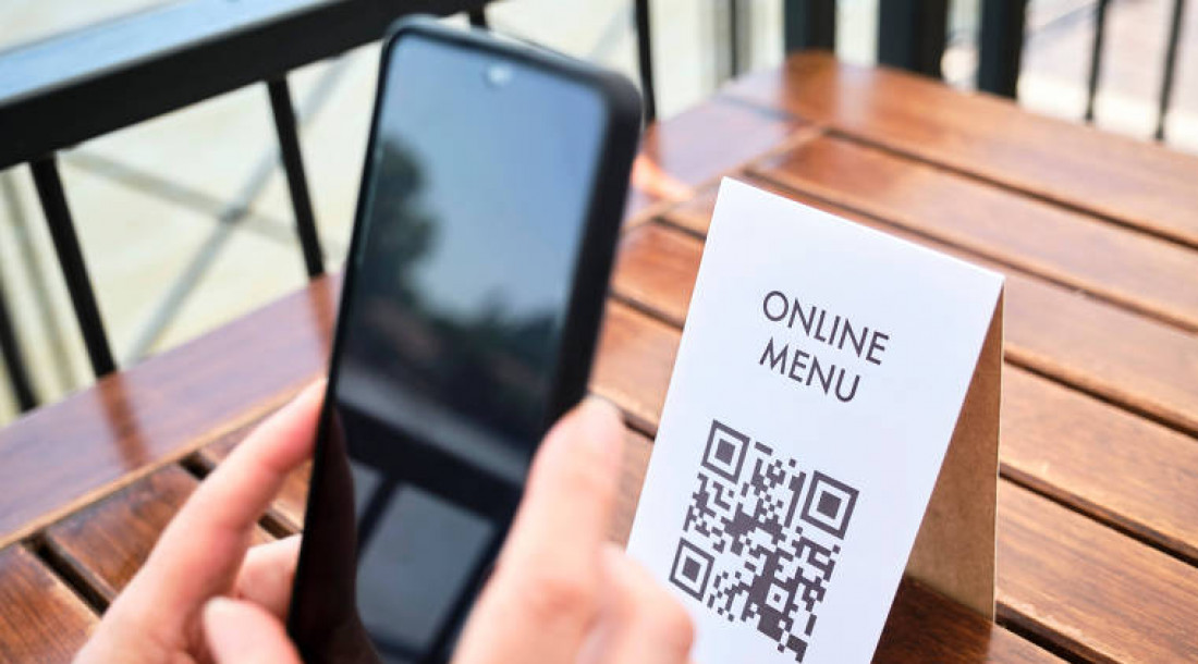 Bares, hotéis e estabelecimentos similares estão proibidos de disponibilizar cardápio apenas de forma digital