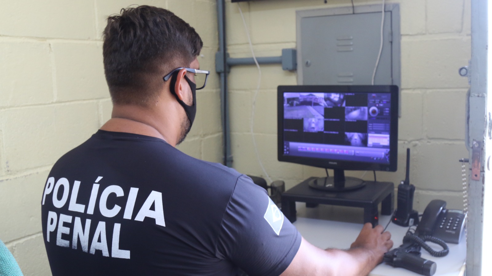 Mulher com bebê de colo é presa tentando entrar com drogas escondidas nas partes íntimas em presídio de Tobias Barreto