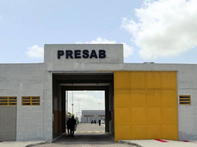 Mulher é presa em flagrante após usar filho para tentar entrar com entorpecentes no Presab