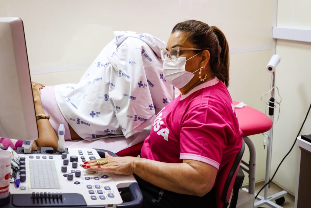 Outubro Rosa: Sejuc oferta exames médicos para internas do Prefem