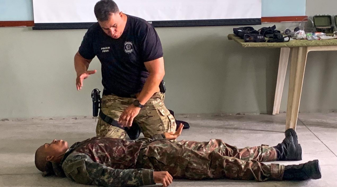 Instrutor da Polícia Penal ministra capacitação para militares do 28º Batalhão de Caçadores